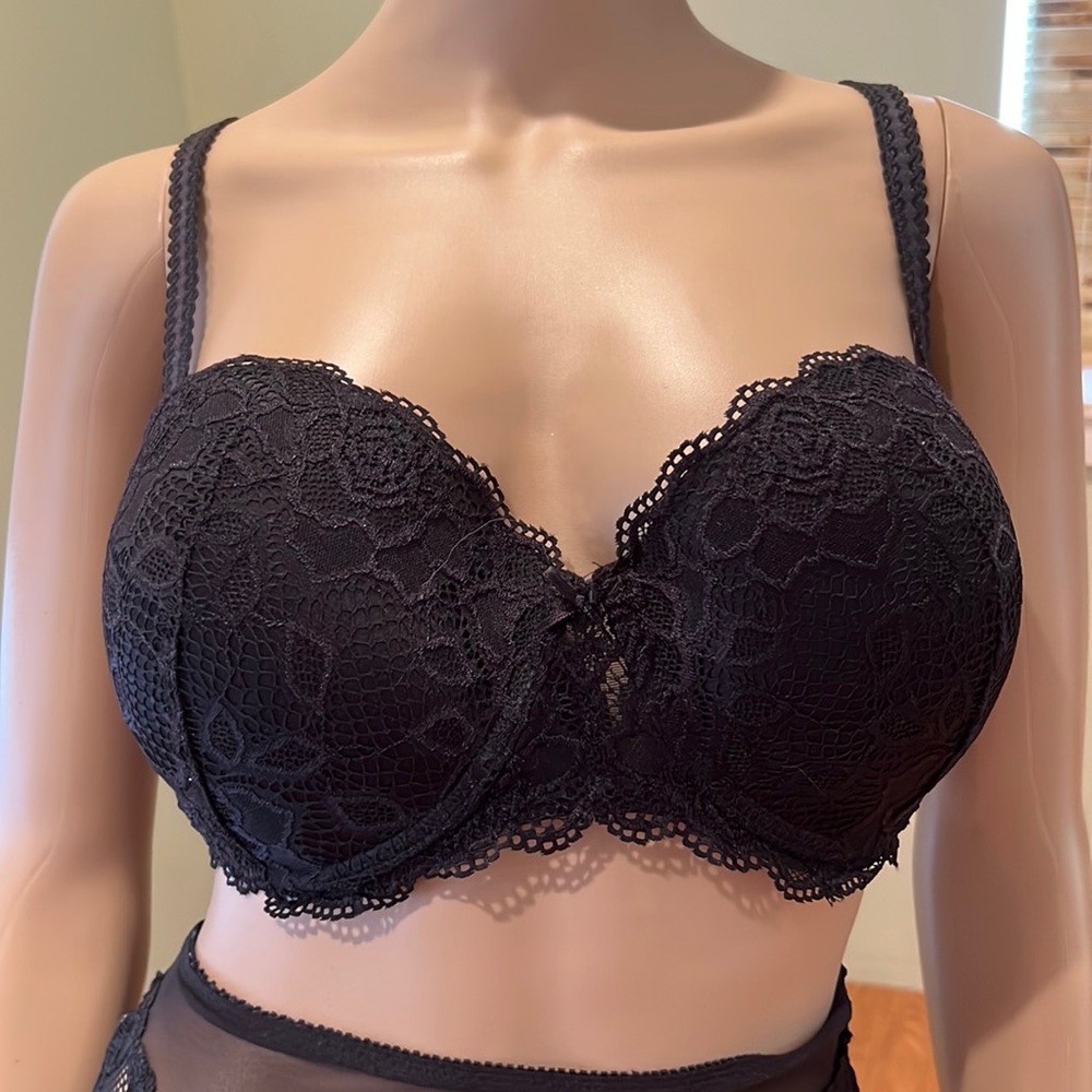 La Vie En Rose Black Lace Padded Bra 38D